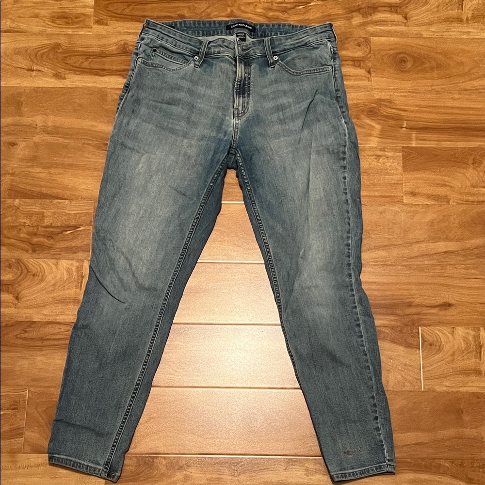 Calvin Klein Jeans Slim Fit in Light Blue
